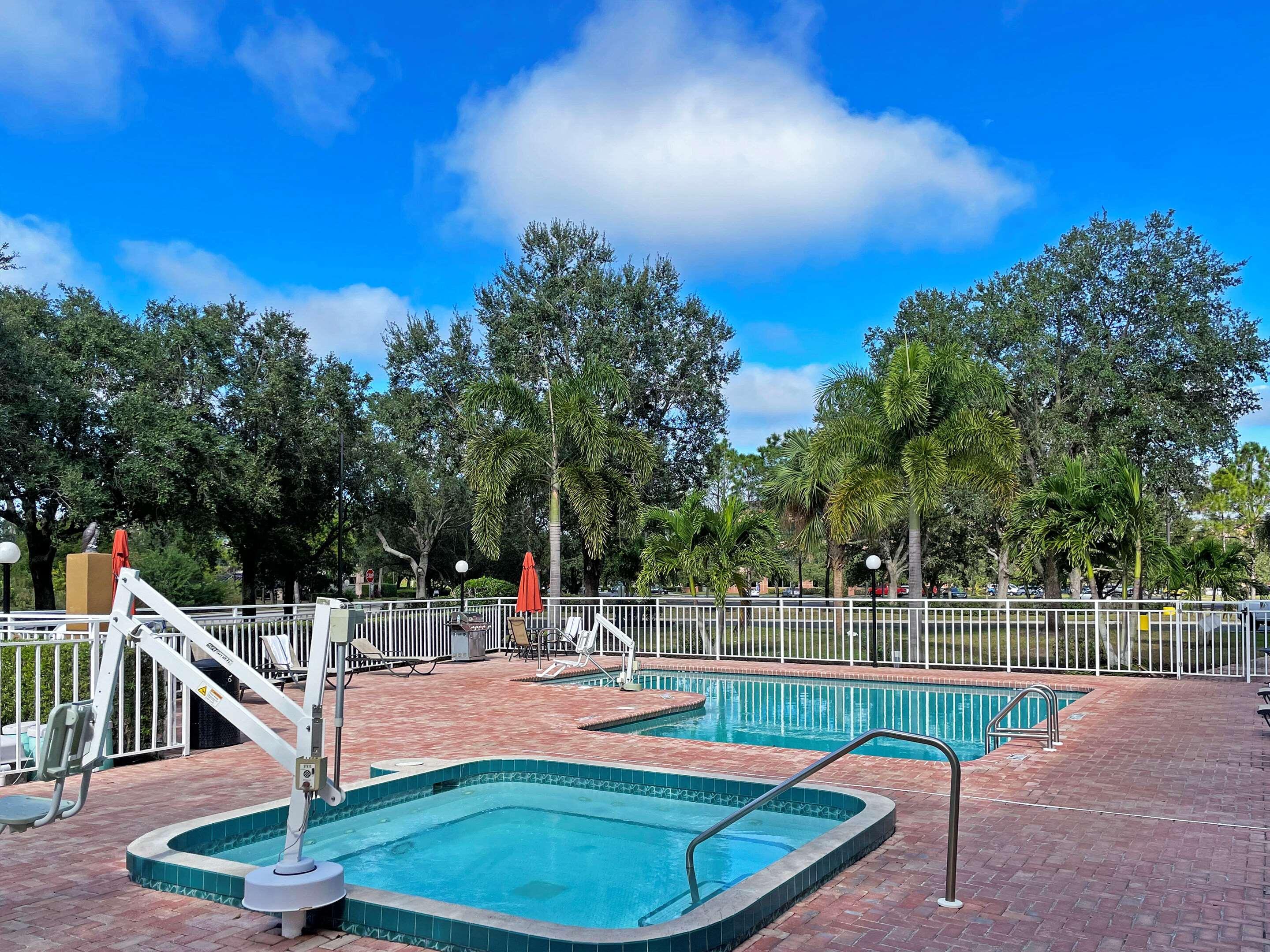 فندق لا كوينتا إن آند سويتس باي ويندام سارسوتا - I75 The Meadows المظهر الخارجي الصورة